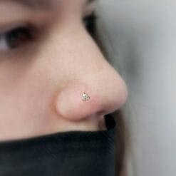 Nostril de oro macizo 18 quilates con zirconias