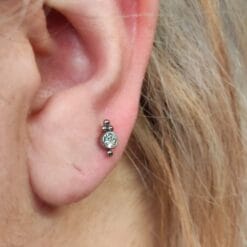 Piercing de titanio con zirconias
