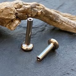 Barra tipo labret de titanio de 1,2 mm. push pin