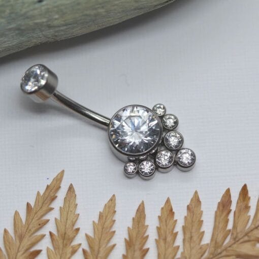 Piercing de ombligo de titanio con zirconias