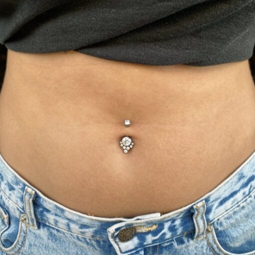 Piercing de ombligo de titanio de calidad con zirconias
