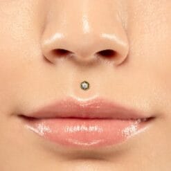 Top tribal con zirconia para piercing medusa o de oreja
