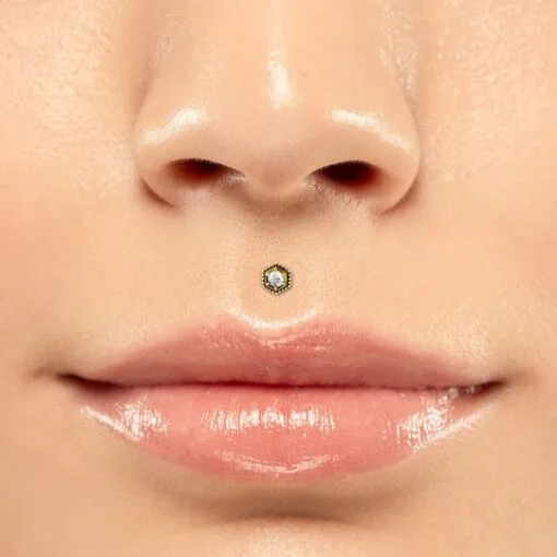 Top tribal con zirconia para piercing medusa o de oreja