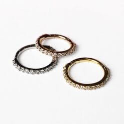 Piercing de aro con zirconias