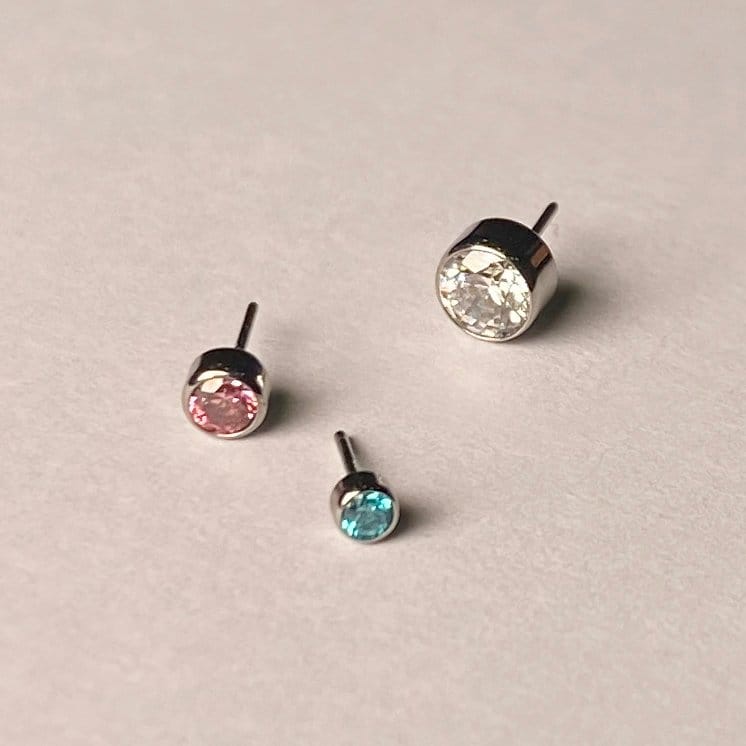 Piercing sin rosca con zirconia
