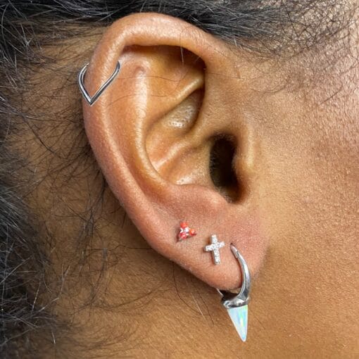 Clicker de acero quirúrgico con forma de V para piercing de oreja