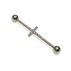 Piercing industrial de acero quirúrgico con una cruz con zirconias