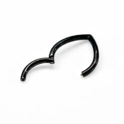 Clicker de acero quirúrgico color negro con forma de V para oreja y septum