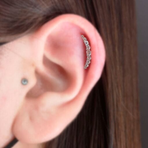 Piercing con forma de media lun y con 9 zirconias de Swarovski®