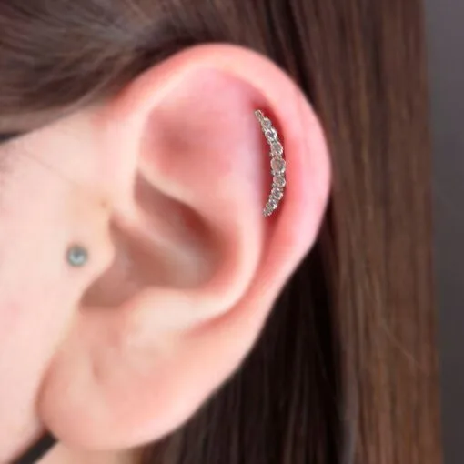 Piercing con forma de media lun y con 9 zirconias de Swarovski®