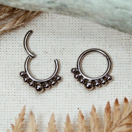 Piercing de titanio con para septum con bolitas estilo étnico
