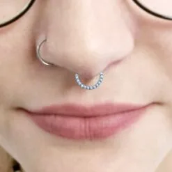 Alternative view of Clicker de titanio con zirconias frontales