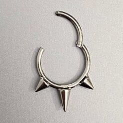 Alternative view of Clicker de titanio con tres pinchos