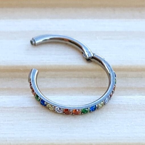 Aro clicker de titanio con zirconias de colores - Imagen 2