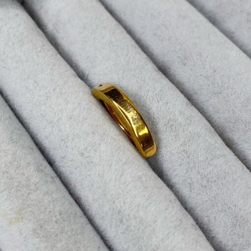 Clicker de ombligo de titanio con baño de oro 24 Kt.