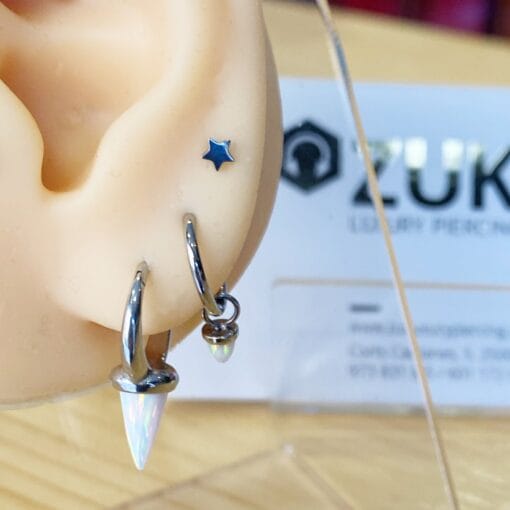 Piercing de titanio con una estrella