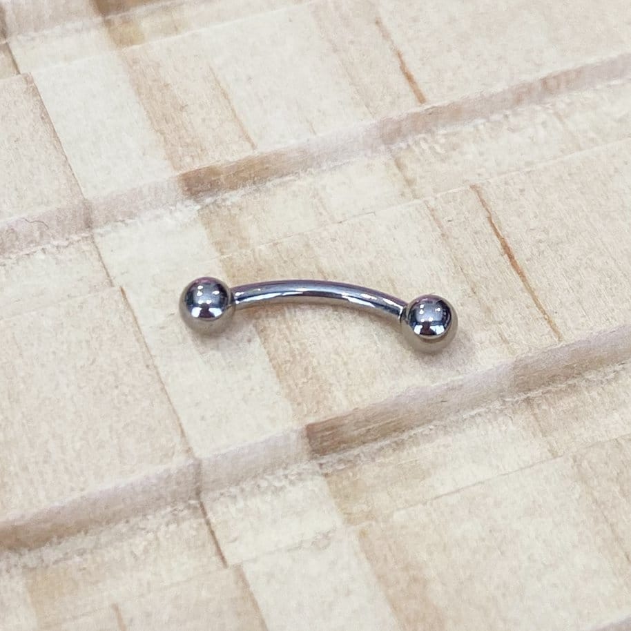 Piercing banana de titanio pulido espejo